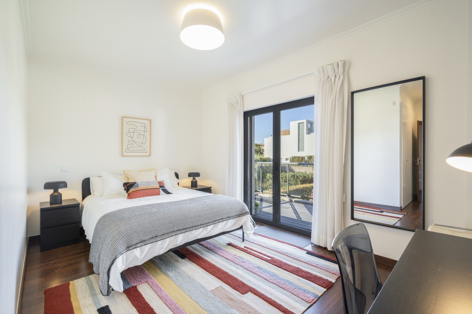 Double bedroom with terrace access