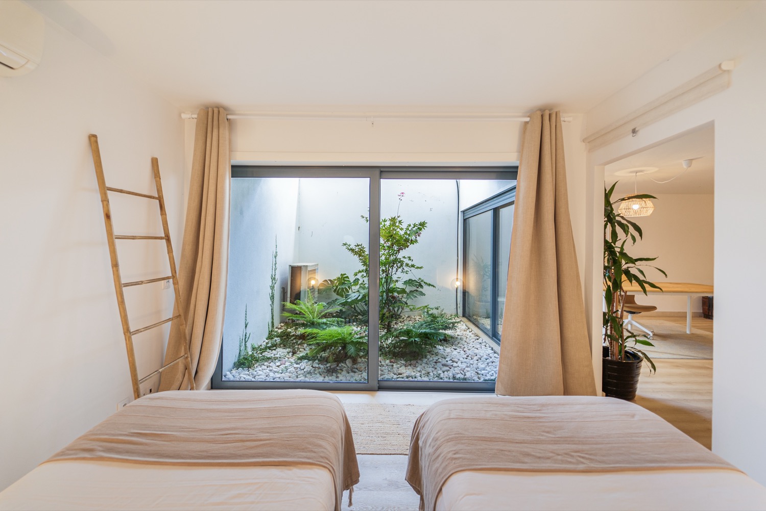Twin bedroom beside the interior courtyard